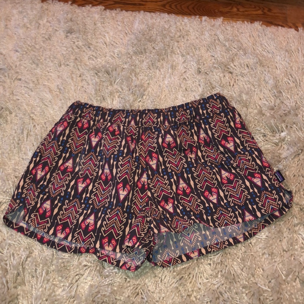 smedium woman’s barely baggie pagagonia shorts